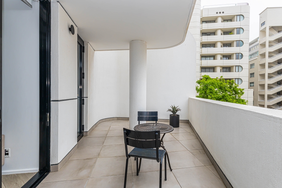 1 Bedroom Property for Sale in Sea Point Western Cape